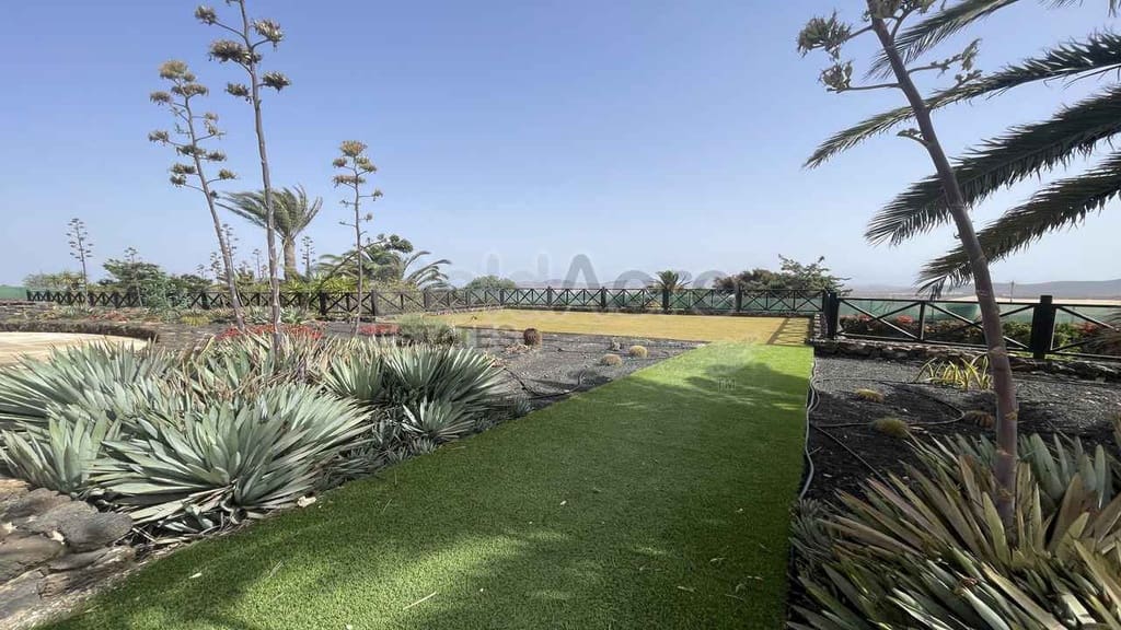 4 bedroom Villa for sale in Villaverde with pool garage - € 925,000 (Ref: 9192671)