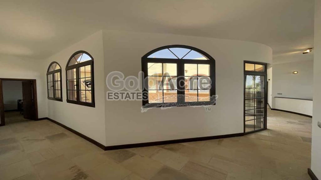 4 bedroom Villa for sale in Villaverde with pool garage - € 925,000 (Ref: 9192671)