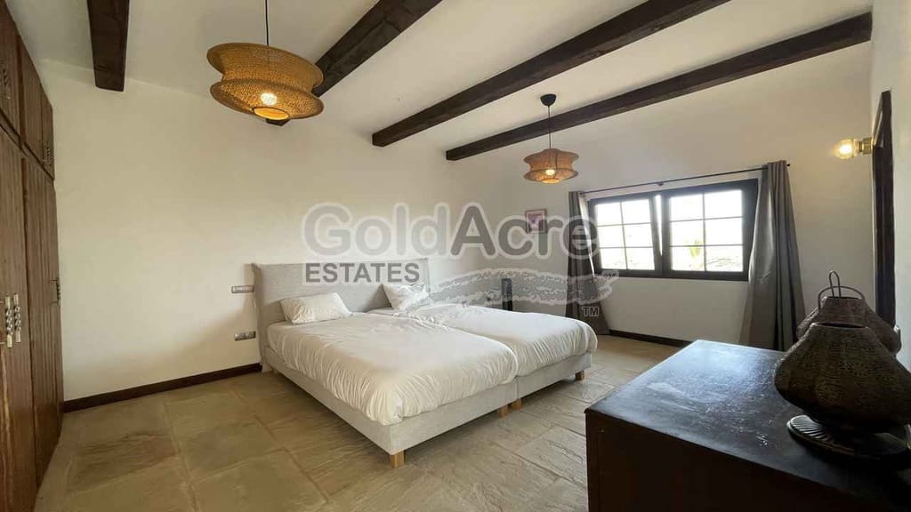 4 bedroom Villa for sale in Villaverde with pool garage - € 925,000 (Ref: 9192671)