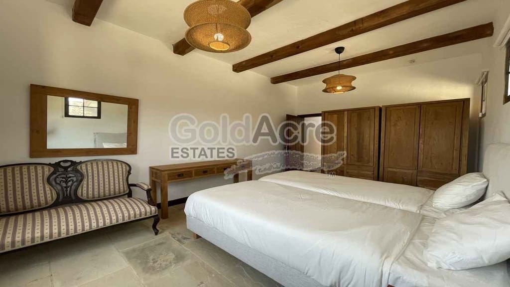4 bedroom Villa for sale in Villaverde with pool garage - € 925,000 (Ref: 9192671)