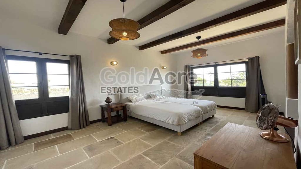 4 bedroom Villa for sale in Villaverde with pool garage - € 925,000 (Ref: 9192671)