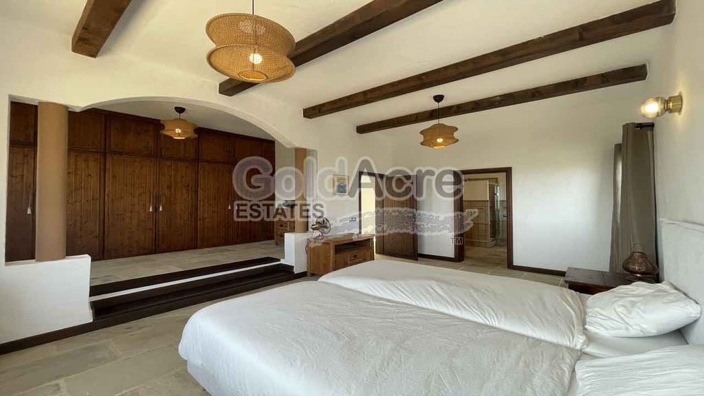 4 bedroom Villa for sale in Villaverde with pool garage - € 925,000 (Ref: 9192671)