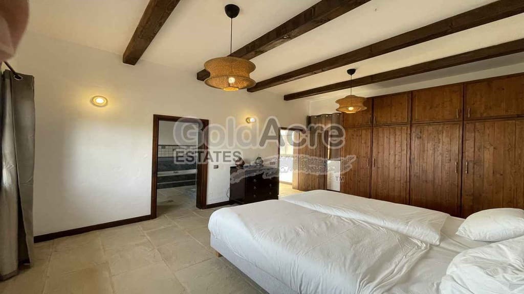 4 bedroom Villa for sale in Villaverde with pool garage - € 925,000 (Ref: 9192671)