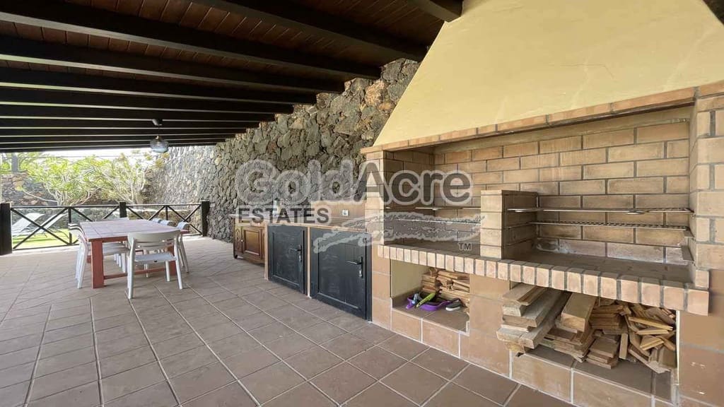 4 bedroom Villa for sale in Villaverde with pool garage - € 925,000 (Ref: 9192671)