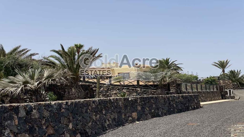 4 bedroom Villa for sale in Villaverde with pool garage - € 925,000 (Ref: 9192671)