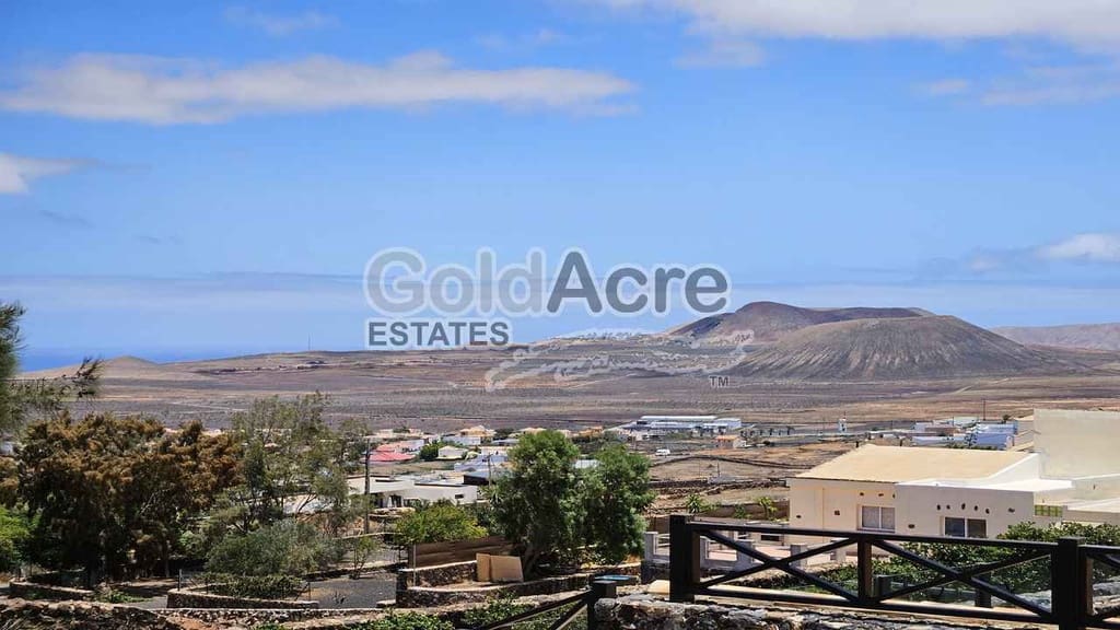 4 bedroom Villa for sale in Villaverde with pool garage - € 925,000 (Ref: 9192671)