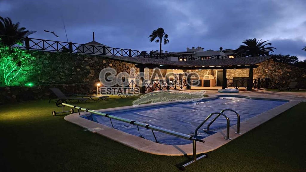 4 bedroom Villa for sale in Villaverde with pool garage - € 925,000 (Ref: 9192671)