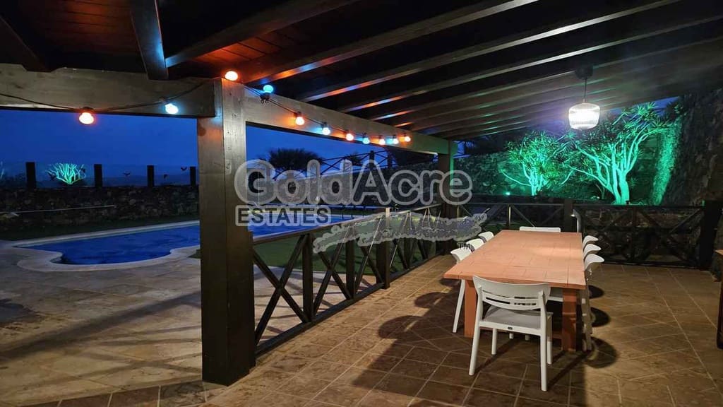 4 bedroom Villa for sale in Villaverde with pool garage - € 925,000 (Ref: 9192671)