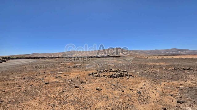 Rakentamaton maa myytävänä paikassa La Oliva - 155 000 € (Ref: 9194123)