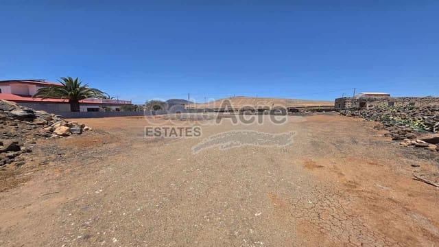 Rakentamaton maa myytävänä paikassa La Oliva - 155 000 € (Ref: 9194123)