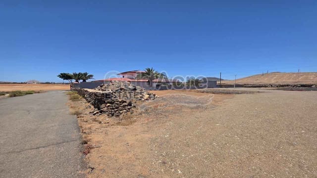 Rakentamaton maa myytävänä paikassa La Oliva - 155 000 € (Ref: 9194123)