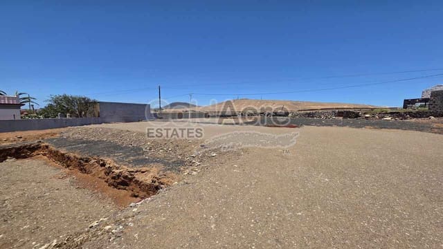 Rakentamaton maa myytävänä paikassa La Oliva - 155 000 € (Ref: 9194123)