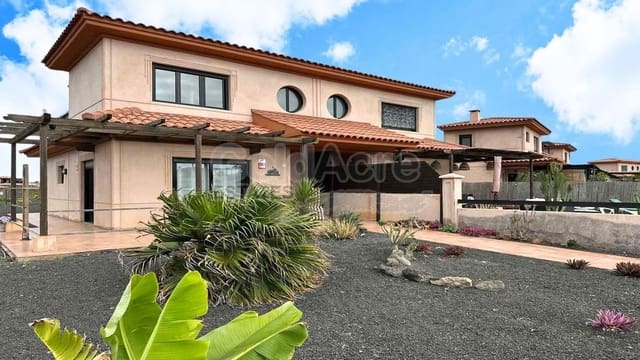 3 soveværelse Villa til salg i Majanicho, La Oliva med swimmingpool - € 260.000 (Ref: 9235887)