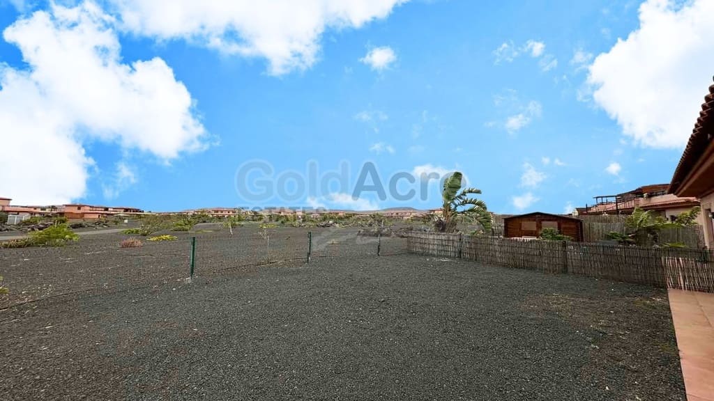Chalet de 3 habitaciones en Majanicho en venta con piscina - 260.000 € (Ref: 9235887)