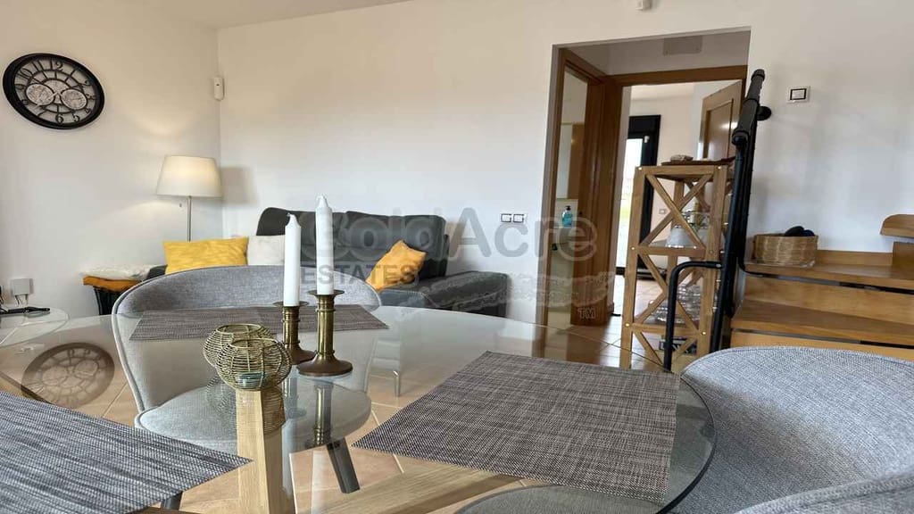 Chalet de 3 habitaciones en Majanicho en venta con piscina - 260.000 € (Ref: 9235887)