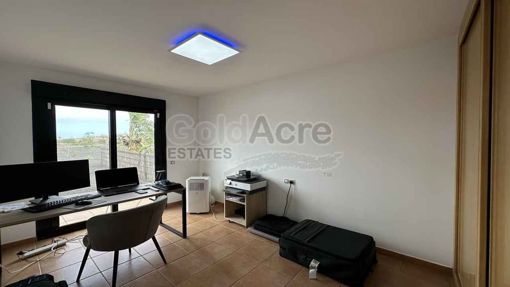 Chalet de 3 habitaciones en Majanicho en venta con piscina - 260.000 € (Ref: 9235887)