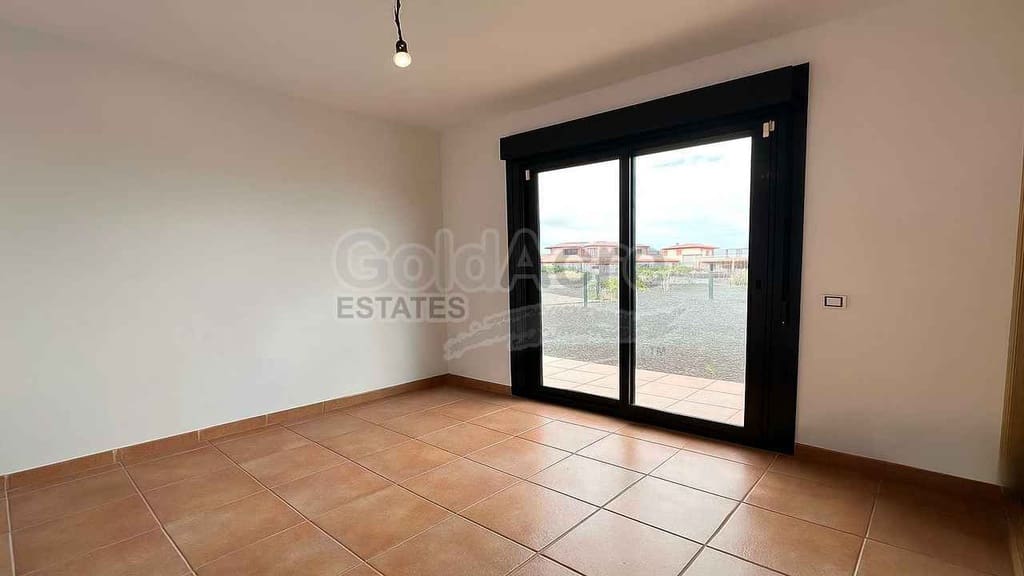 Chalet de 3 habitaciones en Majanicho en venta con piscina - 260.000 € (Ref: 9235887)