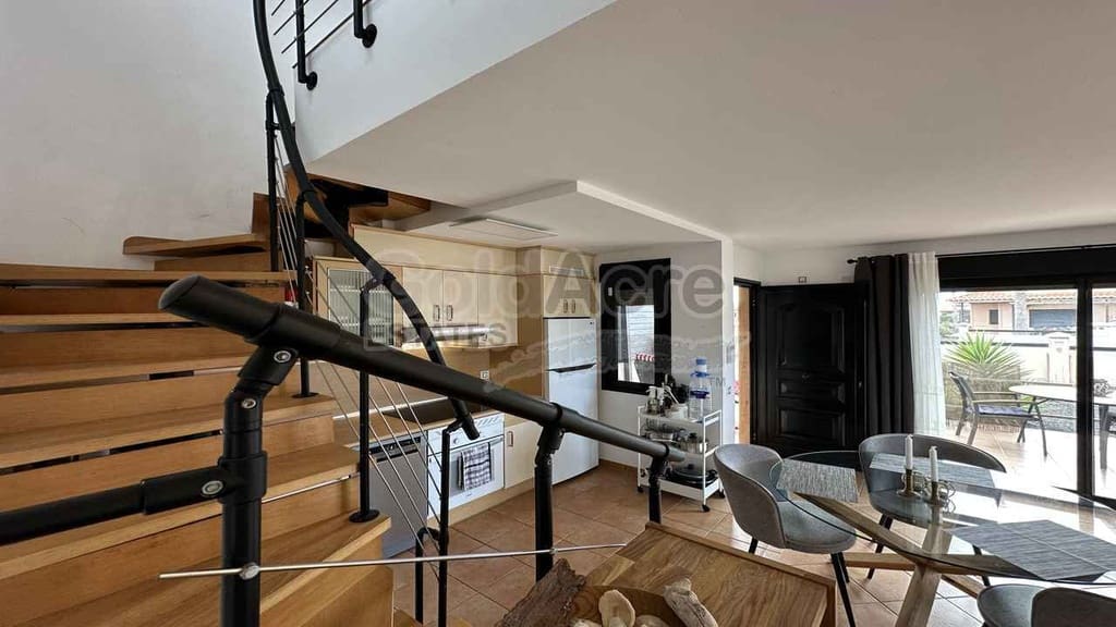 Chalet de 3 habitaciones en Majanicho en venta con piscina - 260.000 € (Ref: 9235887)
