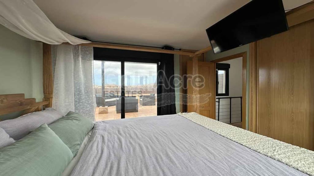 Chalet de 3 habitaciones en Majanicho en venta con piscina - 260.000 € (Ref: 9235887)