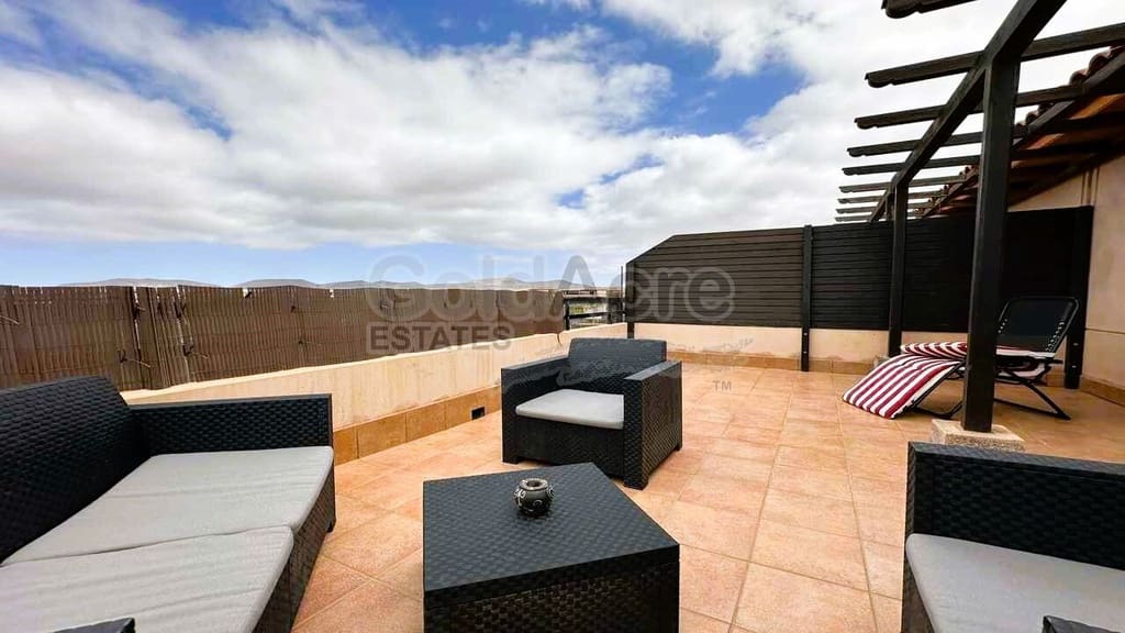 Chalet de 3 habitaciones en Majanicho en venta con piscina - 260.000 € (Ref: 9235887)