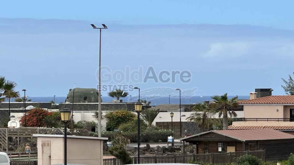 Chalet de 3 habitaciones en Majanicho en venta con piscina - 260.000 € (Ref: 9235887)