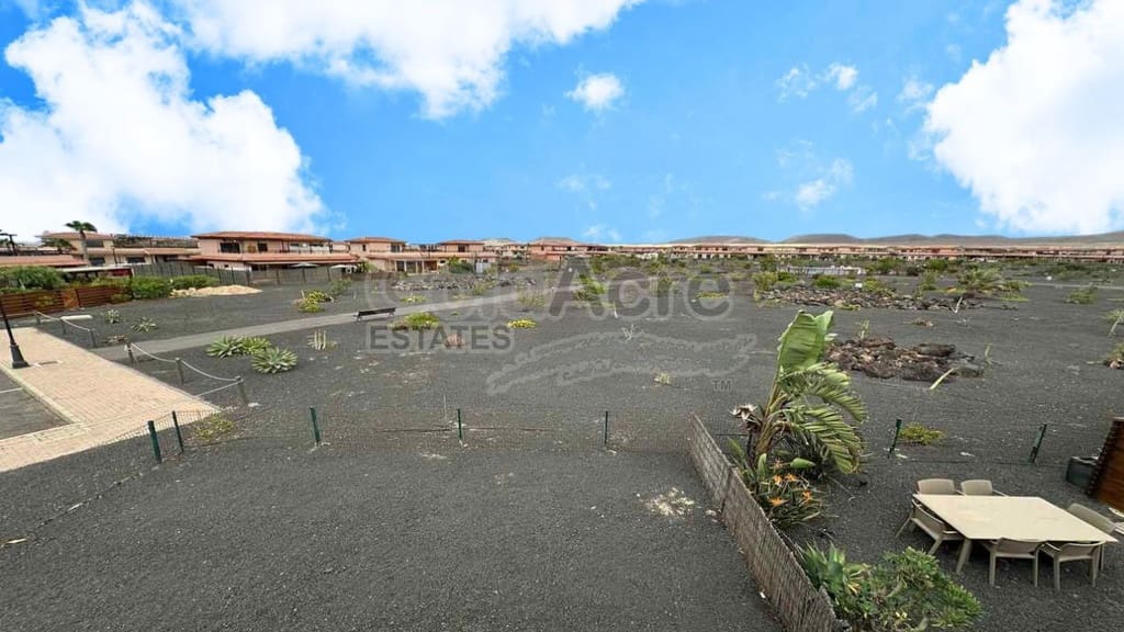 Chalet de 3 habitaciones en Majanicho en venta con piscina - 260.000 € (Ref: 9235887)