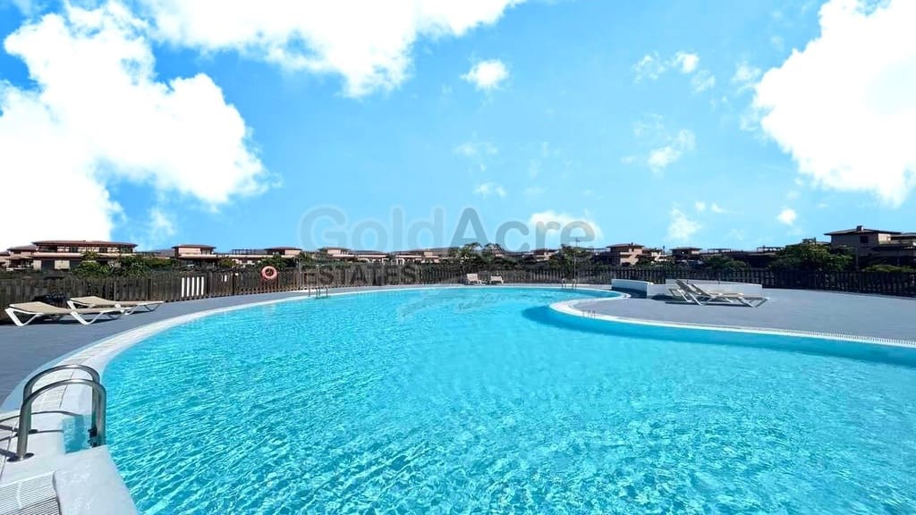 Chalet de 3 habitaciones en Majanicho en venta con piscina - 260.000 € (Ref: 9235887)