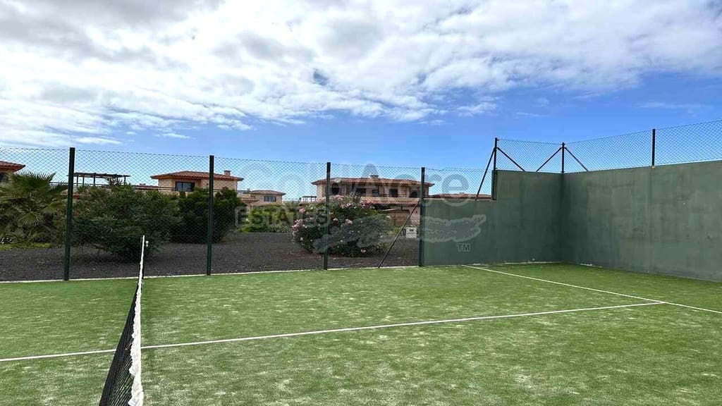 Chalet de 3 habitaciones en Majanicho en venta con piscina - 260.000 € (Ref: 9235887)