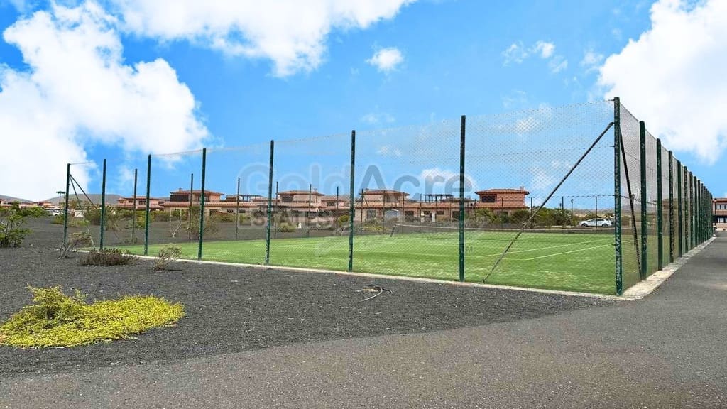 Chalet de 3 habitaciones en Majanicho en venta con piscina - 260.000 € (Ref: 9235887)