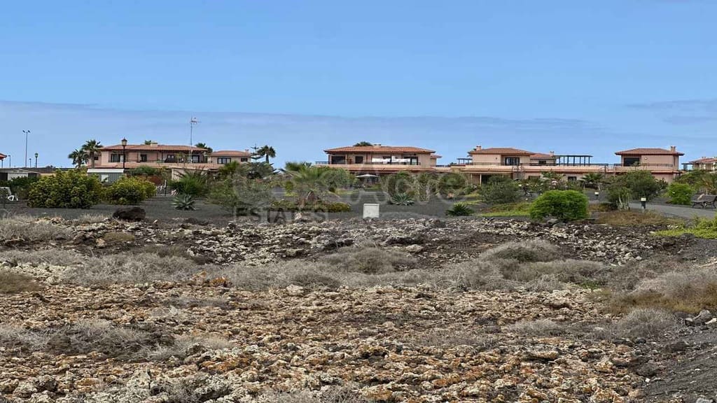 Chalet de 3 habitaciones en Majanicho en venta con piscina - 260.000 € (Ref: 9235887)