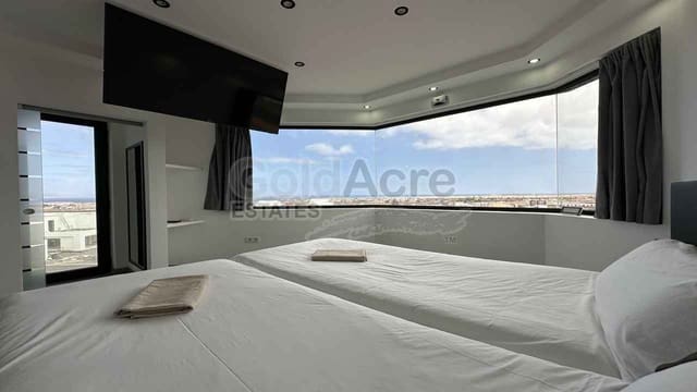 4 soveværelse Villa til salg i Corralejo, La Oliva - € 625.000 (Ref: 9236089)