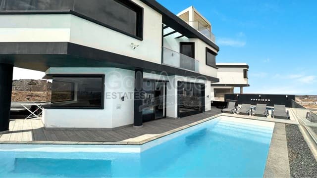 4 soveværelse Villa til salg i Corralejo, La Oliva - € 625.000 (Ref: 9236089)