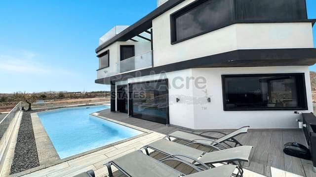 4 soveværelse Villa til salg i Corralejo, La Oliva - € 625.000 (Ref: 9236089)