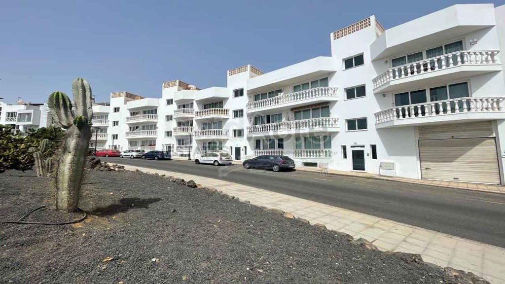 2 slaapkamer Appartement te koop in Corralejo - € 279.000 (Ref: 9242567)