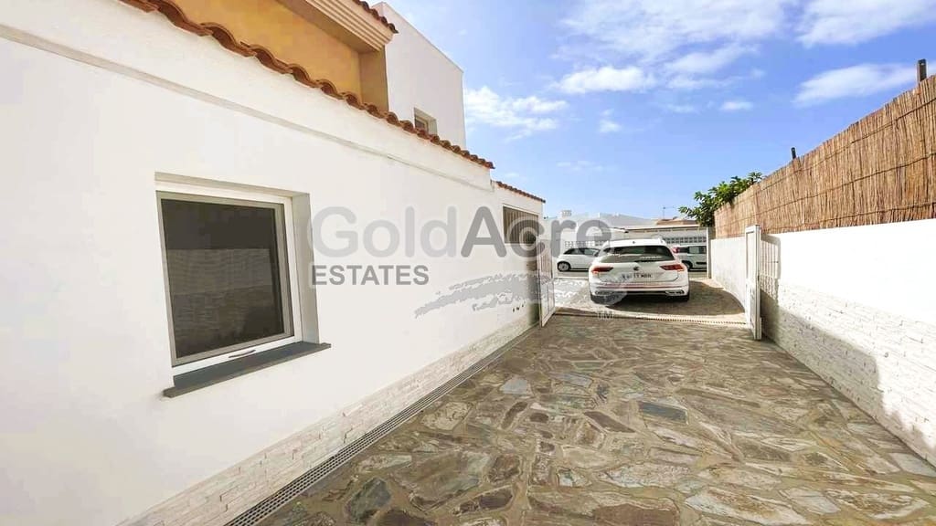 3 sovrum Villa till salu i Corralejo med pool - 425 000 € (Ref: 9291175)