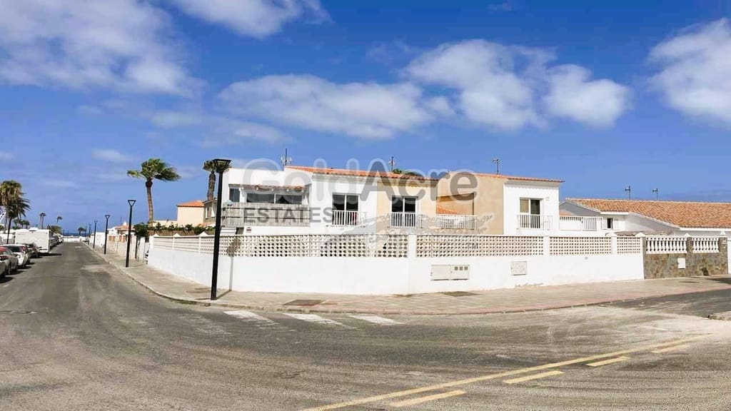 3 sovrum Villa till salu i Corralejo med pool - 425 000 € (Ref: 9291175)