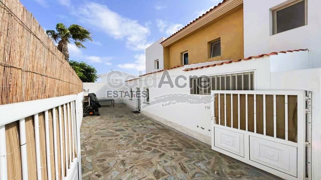 3 sovrum Villa till salu i Corralejo med pool - 425 000 € (Ref: 9291175)