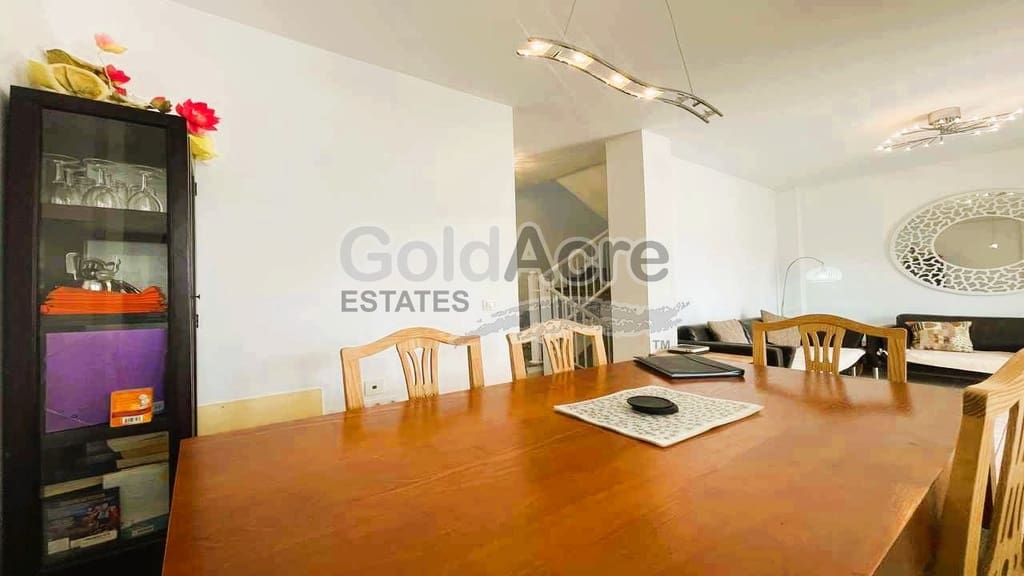 3 sovrum Villa till salu i Corralejo med pool - 425 000 € (Ref: 9291175)