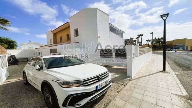 3 Zimmer Villa zu verkaufen in Corralejo, La Oliva mit Pool - 425.000 € (Ref: 9291175)