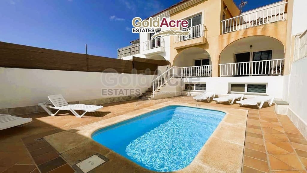 3 bedroom Villa for sale in Corralejo with pool - € 425,000 (Ref: 9291175)