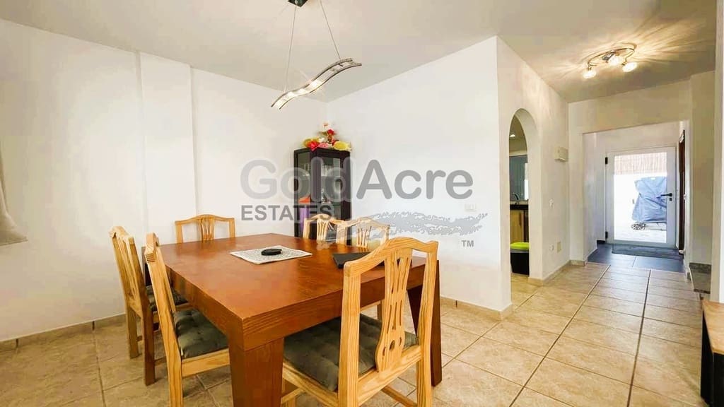 3 bedroom Villa for sale in Corralejo with pool - € 425,000 (Ref: 9291175)