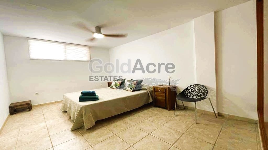 3 bedroom Villa for sale in Corralejo with pool - € 425,000 (Ref: 9291175)