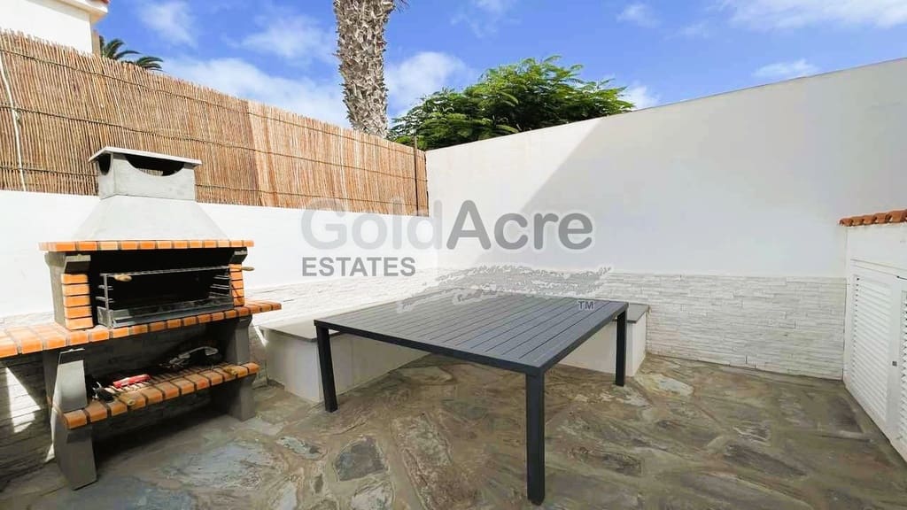 3 bedroom Villa for sale in Corralejo with pool - € 425,000 (Ref: 9291175)