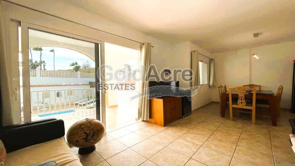 3 bedroom Villa for sale in Corralejo with pool - € 425,000 (Ref: 9291175)