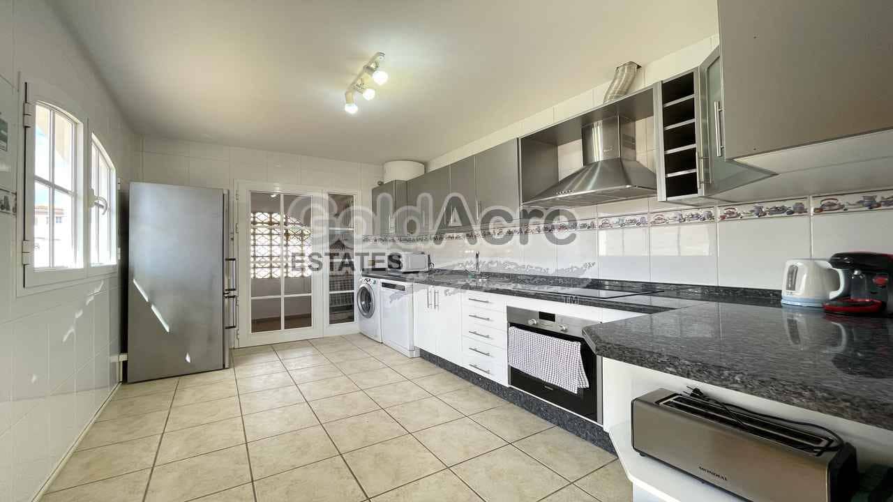 4 sovrum Villa till salu i Caleta de Fuste med pool - 510 000 € (Ref: 9304906)