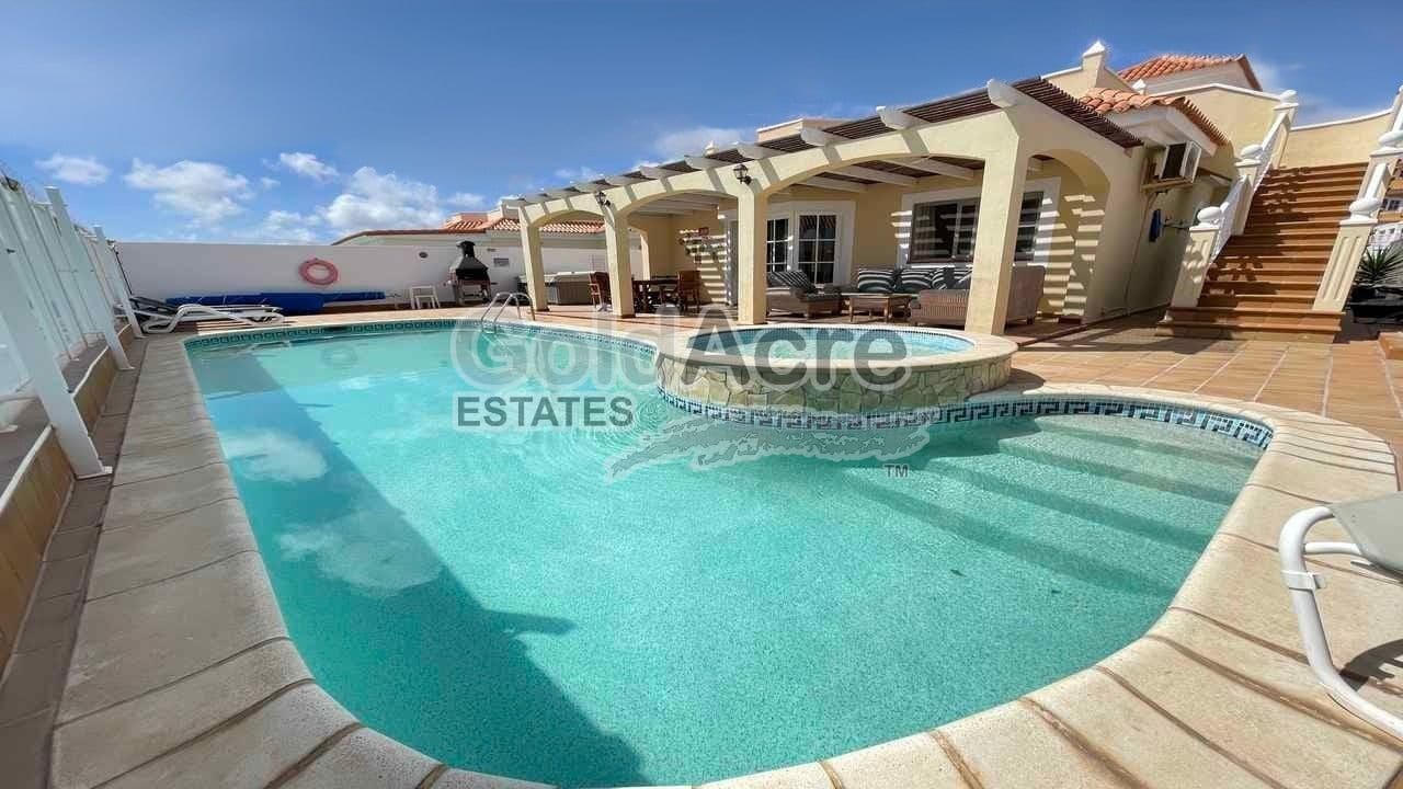 4 sovrum Villa till salu i Caleta de Fuste med pool - 510 000 € (Ref: 9304906)