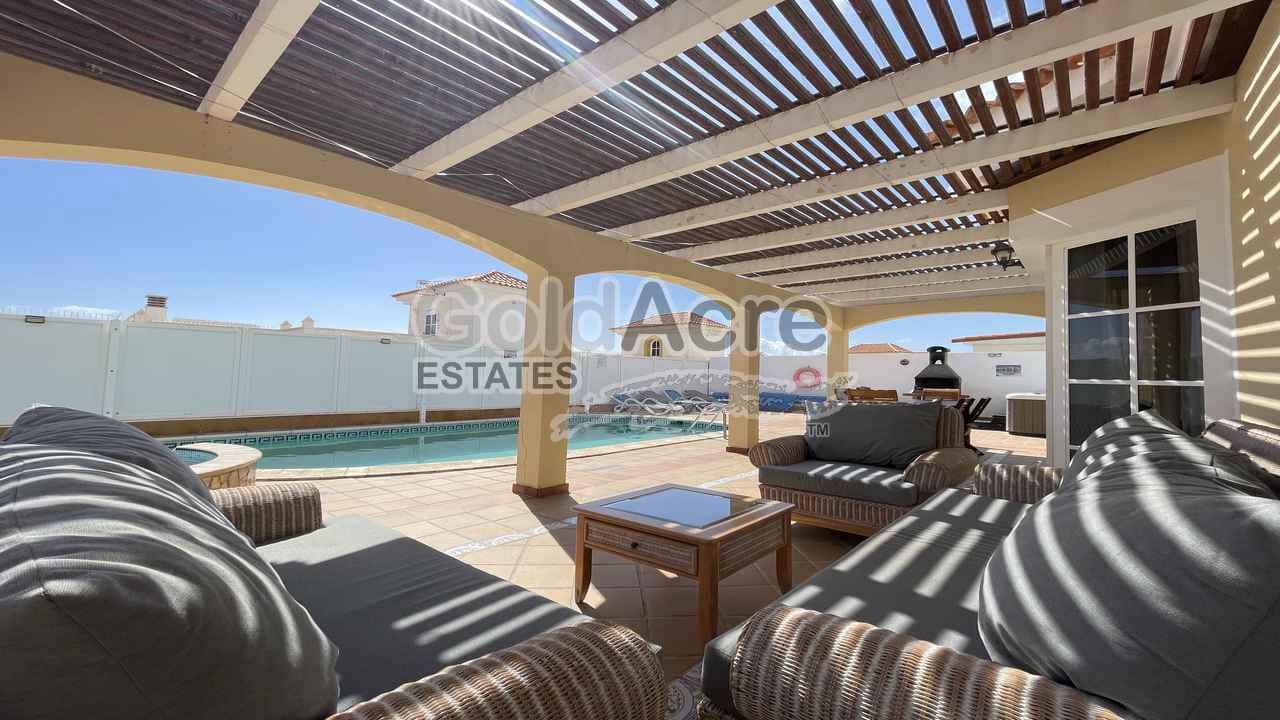 4 sovrum Villa till salu i Caleta de Fuste med pool - 510 000 € (Ref: 9304906)