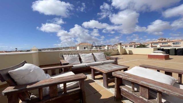 4 makuuhuone Huvila myytävänä paikassa Caleta de Fuste, Antigua mukana uima-altaan - 510 000 € (Ref: 9304906)
