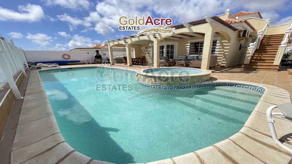 4 soveværelse Villa til salg i Caleta de Fuste med swimmingpool garage - € 510.000 (Ref: 9304906)