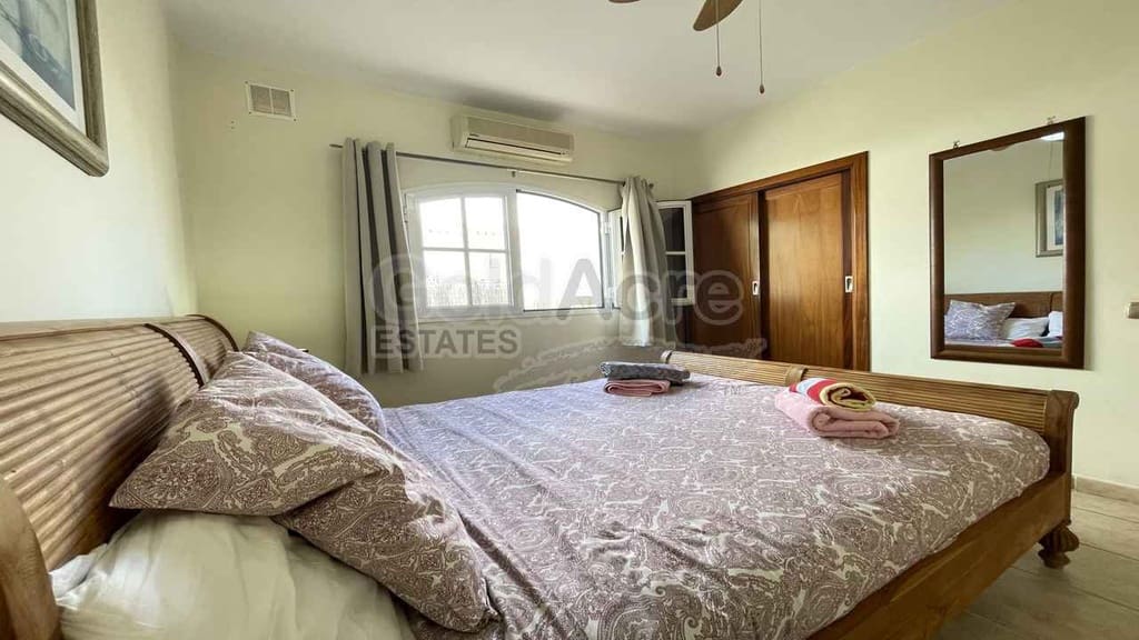 4 soveværelse Villa til salg i Caleta de Fuste med swimmingpool garage - € 510.000 (Ref: 9304906)